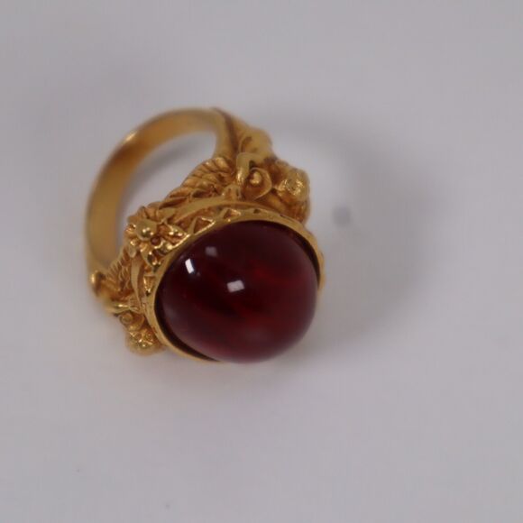 Elizabeth Taylor Avon Gilded Age Collection Cherub Red Cabochon Ring Size 8 - Picture 7 of 7